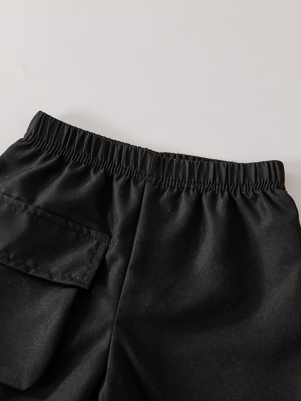 Short‑Sleeve Plaid Button‑Down Shirt & Solid Black Shorts Set